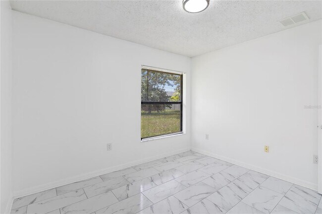 Building Photo - 406 Long Dr