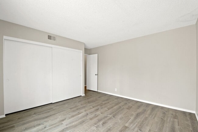 Building Photo - Beautiful Single-Level Detached Home in Villa Pacifica For Lease