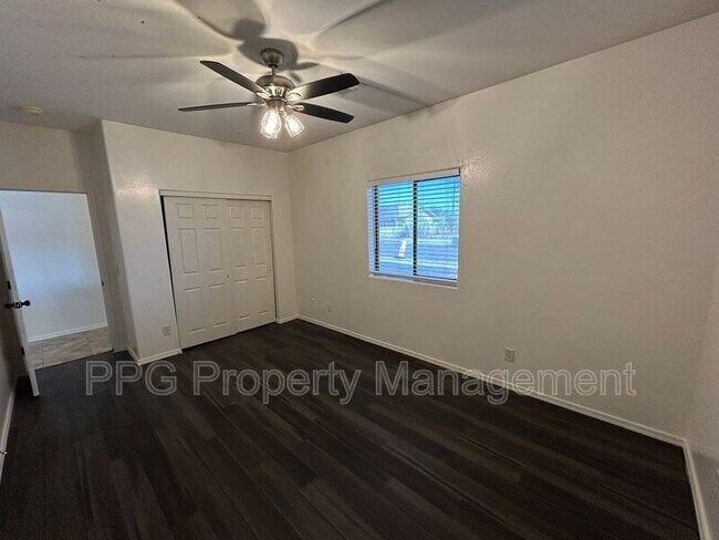 Building Photo - 15601 N Verde St