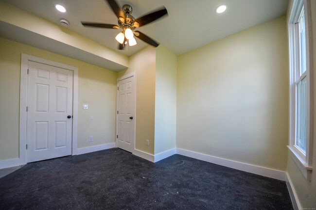 Building Photo - 92 High St