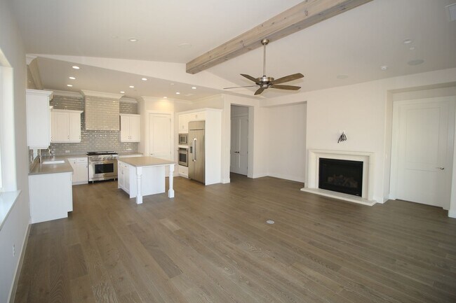 Building Photo - Beautiful Gary McDonald Home in Gated Community