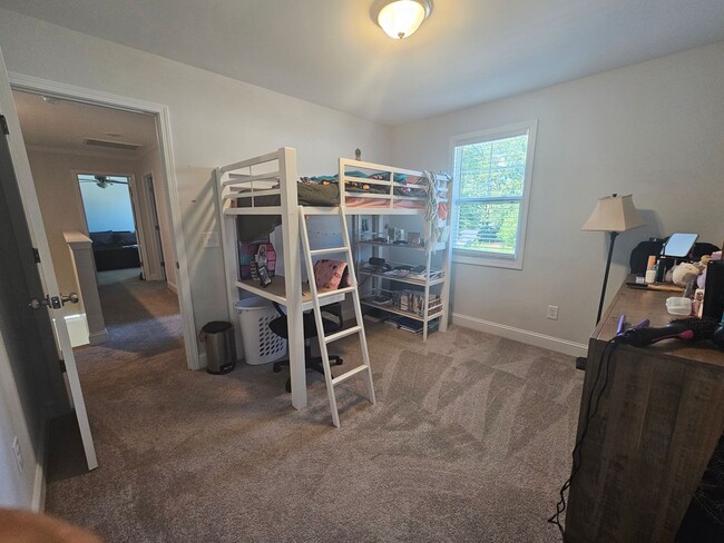 Building Photo - NEW LISTING!!!!