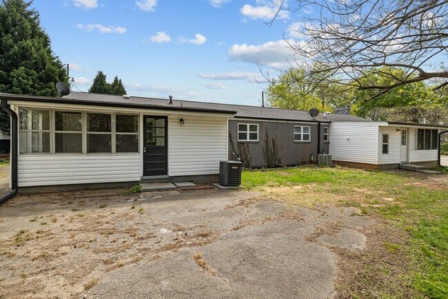 Building Photo - 220 Fairson Ave