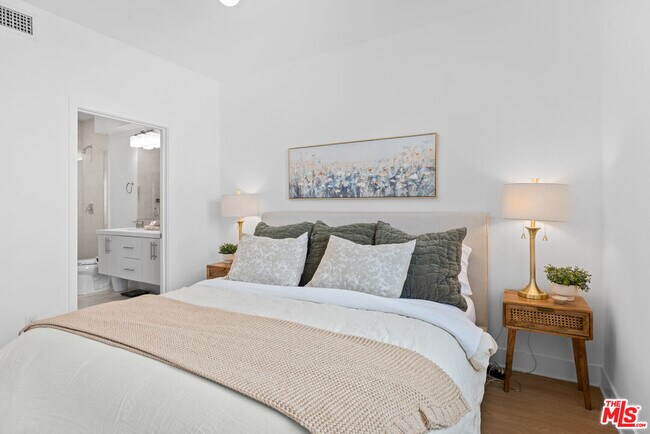 Building Photo - 10827 W Riverton Ct