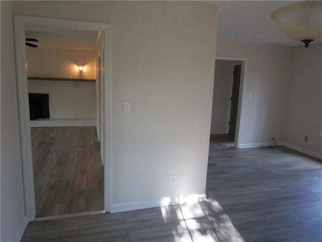 Building Photo - 3730 Newport Dr