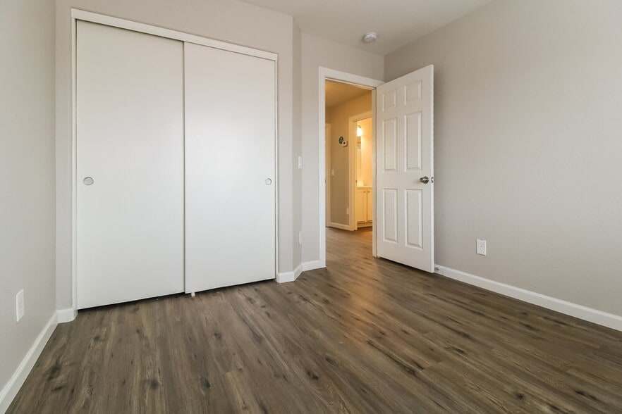 Building Photo - 12329 W Windrose Dr
