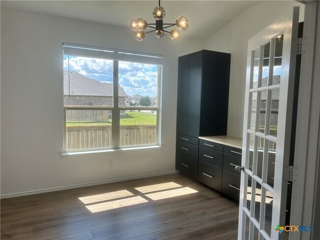 Building Photo - 1203 Kiskadee Branch Dr