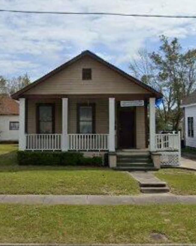 Building Photo - Downtown Gulfport Office Space