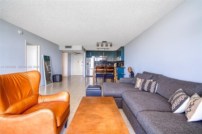 Building Photo - 2500 Parkview Dr