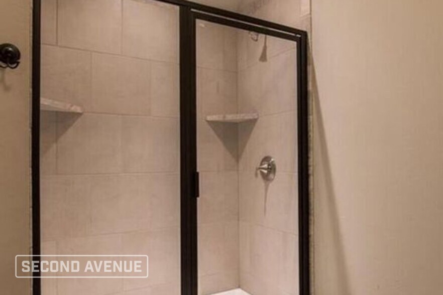 Building Photo - 2401 Los Angeles Ave