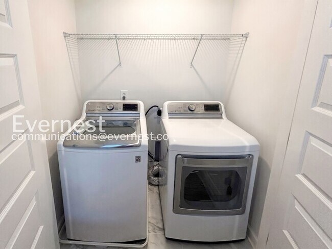 Building Photo - Modern Living Awaits in Antioch with Garage/ 3 beds & 2.5 baths / Available now!