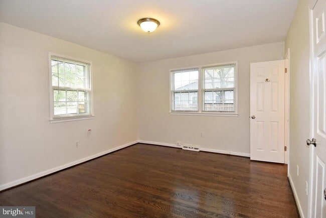 Building Photo - 8800 McNair Dr