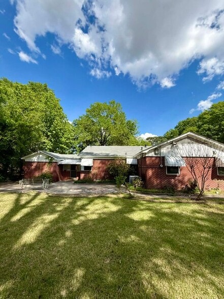 Building Photo - 4101 Olive St