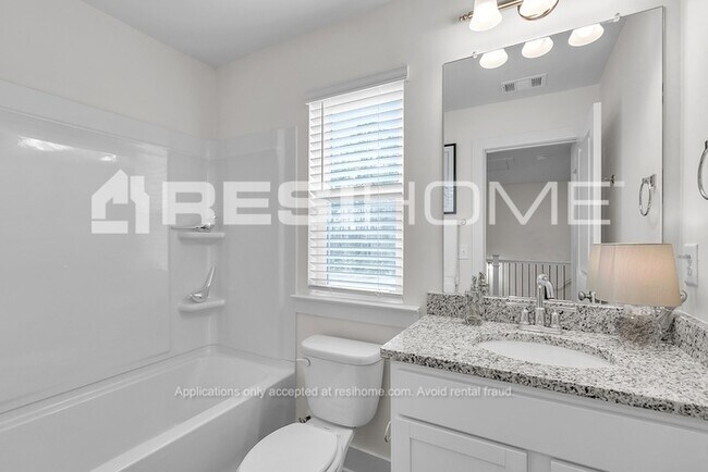 Building Photo - 71 Southport Cir