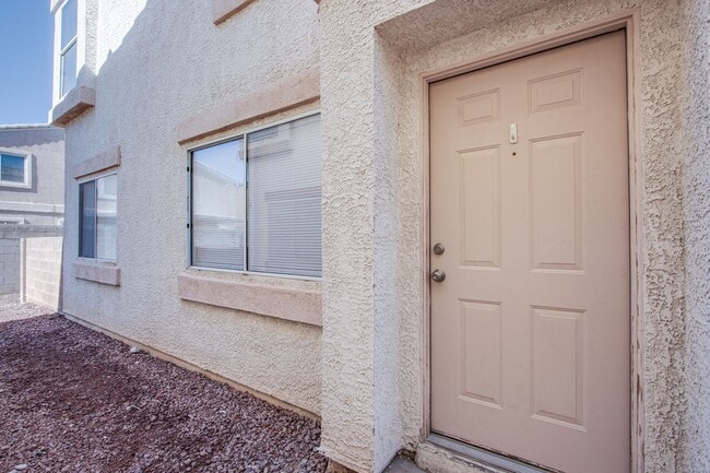 Building Photo - Lovely 4 bedroom 2.5 bath townhome in North Las Vegas gated community with a pool!
