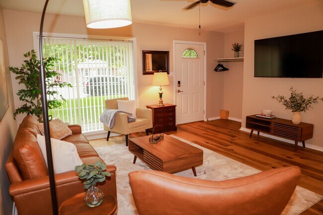 Building Photo - 1714 Carolyn Dr