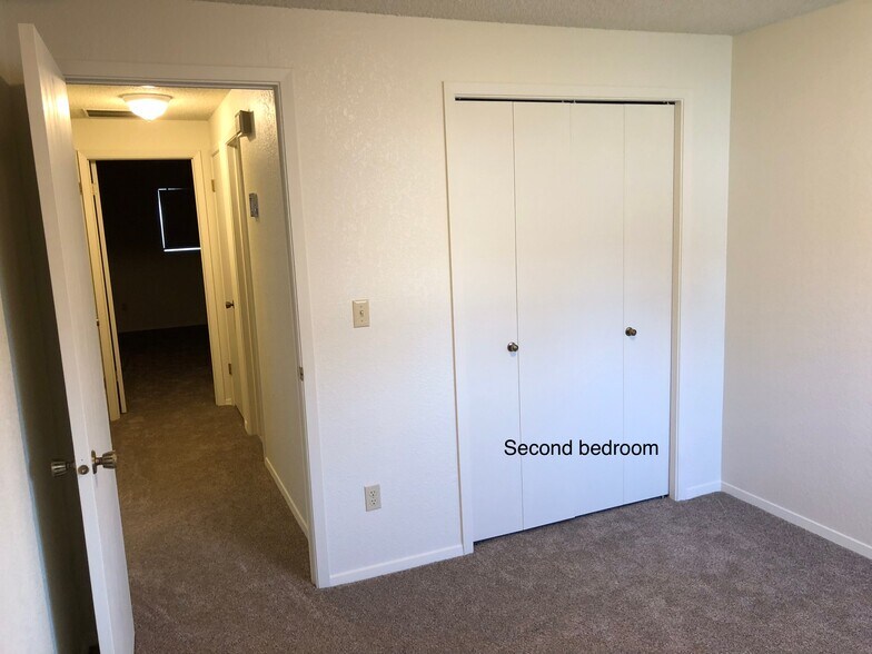 Building Photo - 583 Amanita St