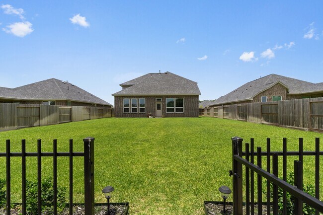 Building Photo - 12114 Champion's Frst Dr