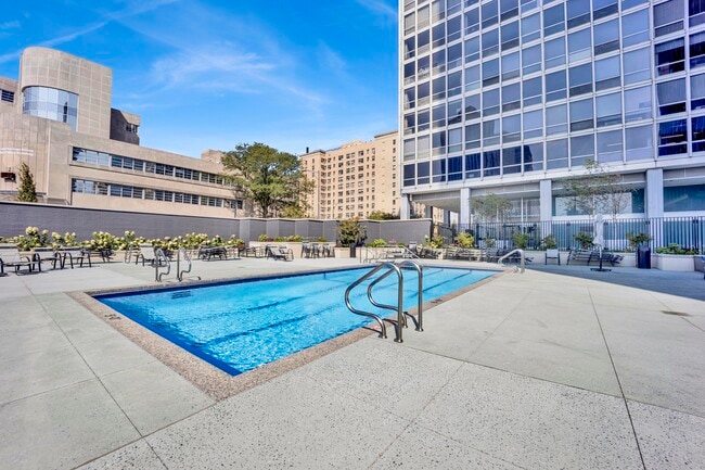 Building Photo - 330 W Diversey Pkwy