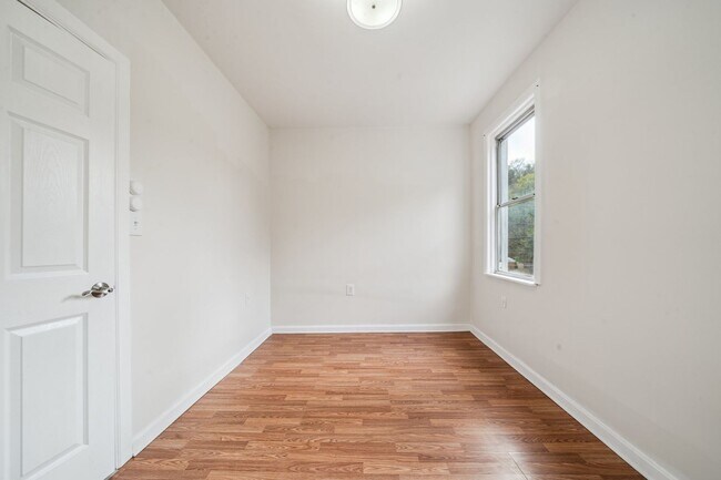 Building Photo - Spacious 3 Bedroom Home in Spring Garden (Single Family)