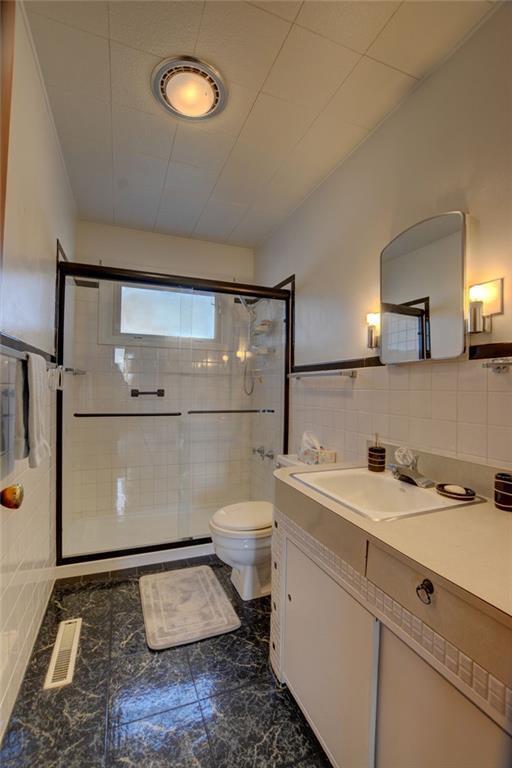 Building Photo - 9 Glenview Dr