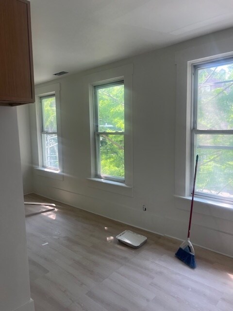 Building Photo - 2301 N Leavitt St