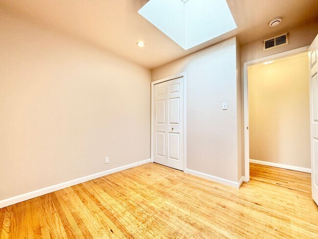 Building Photo - Renovated 3bed/2bath Linda Mar Rancher