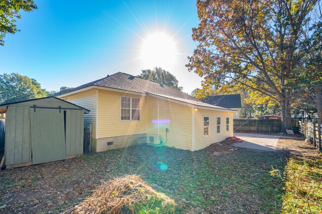 Building Photo - Move In Ready James Island Home off Fort J...