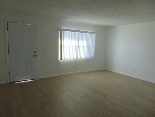 Building Photo - 9119 Tudor Dr