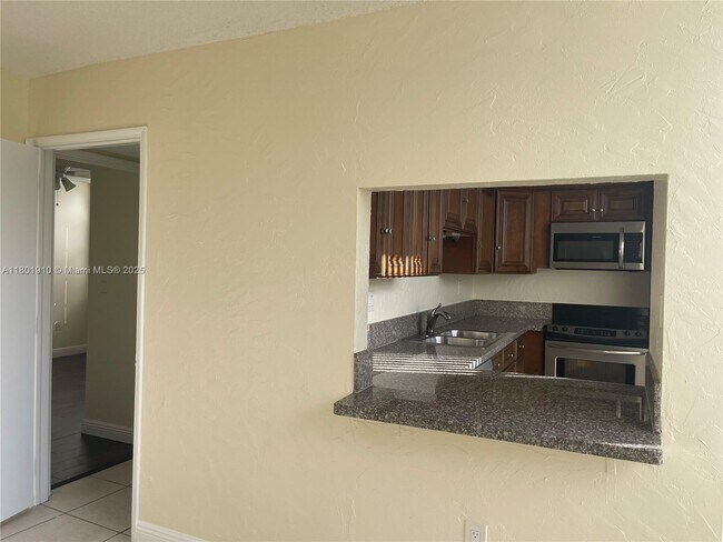 Building Photo - 9495 Evergreen Pl
