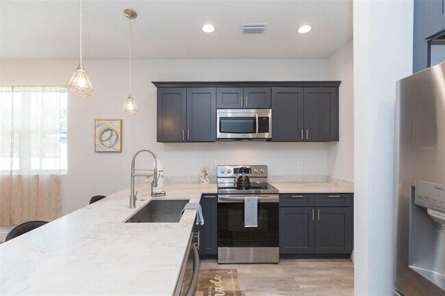 Building Photo - 2013 E Waters Ave