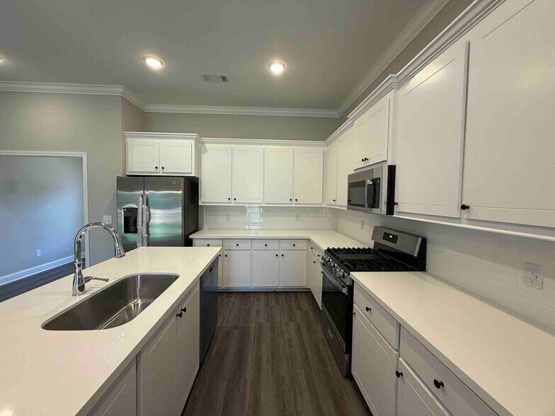 Building Photo - 548 Patrick Farms Dr