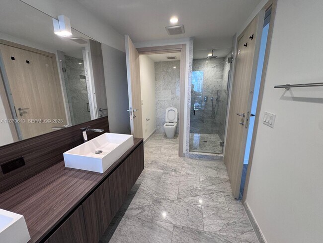 Building Photo - 1000 Brickell Plaza