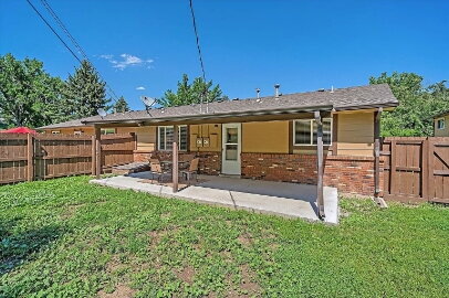 Building Photo - **FIRST MONTH FREE**!!  Immacutate, FULLY FURNISHED 2-Bed - 1 Bath Duplex with Garage & Fenced Ya...