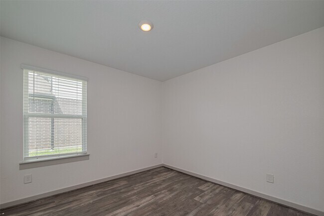 Building Photo - 14519 Sweetwater Dr