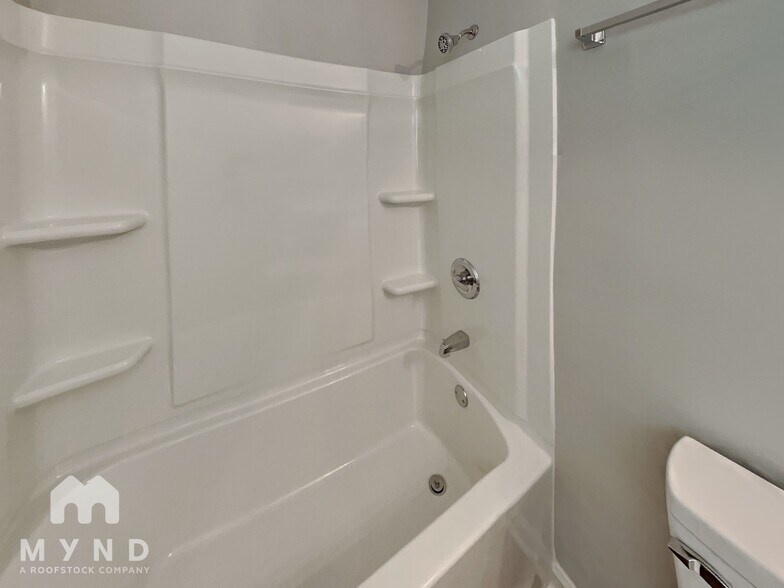 Building Photo - 136 Crystal Brook