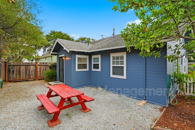 Building Photo - 2625 Howe St