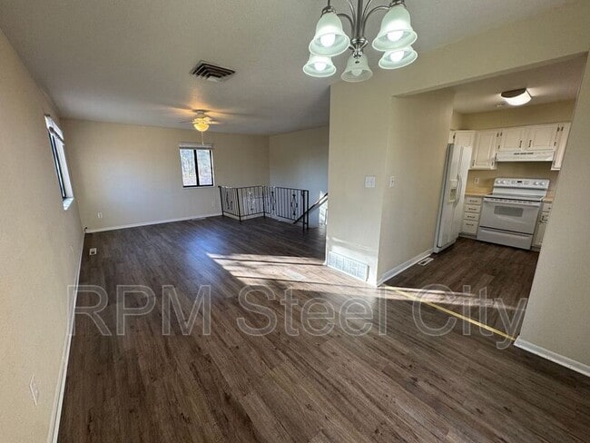 Building Photo - 605-607 West 15th St