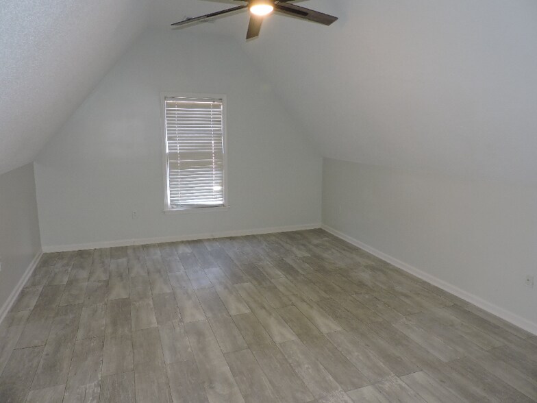 Building Photo - 7730 Hunters Green Cir N