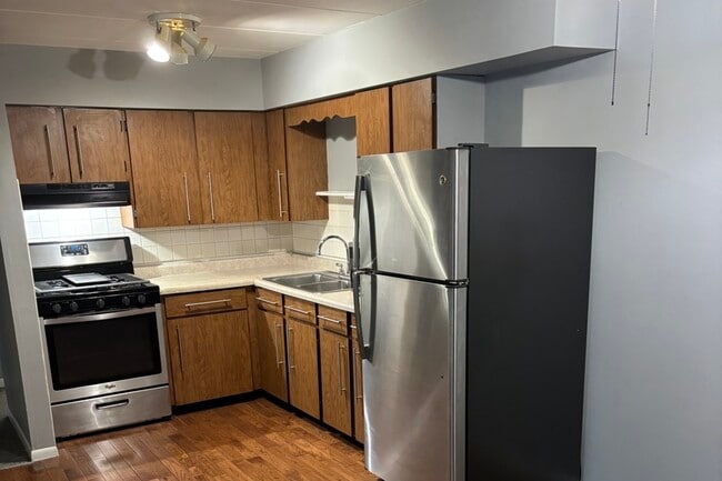 Building Photo - 18361 Glen Oak Ave