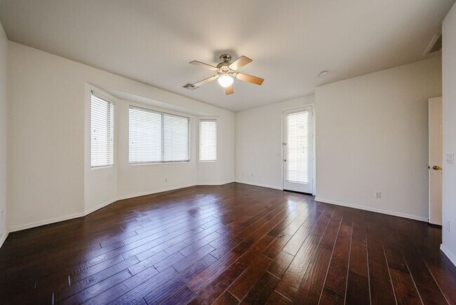 Building Photo - Welcome to this stunning 3-bedroom, 2-bath...