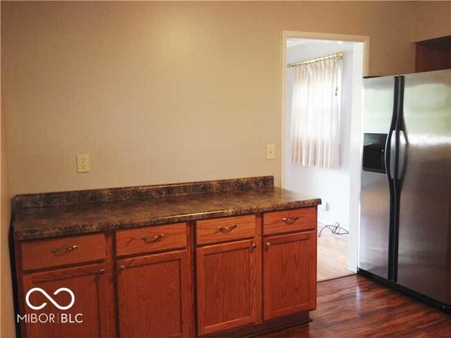 Building Photo - 818 E Auman Dr