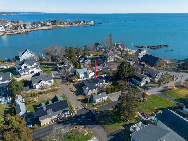 Building Photo - 18 Bay St