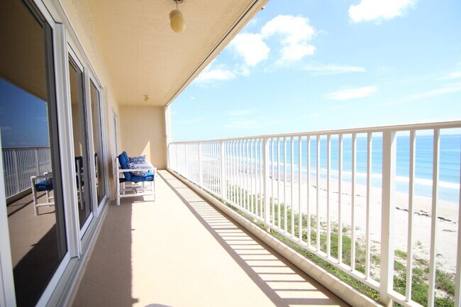 Building Photo - Gorgeous Furnished Direct Ocean Condo in Indialantic
