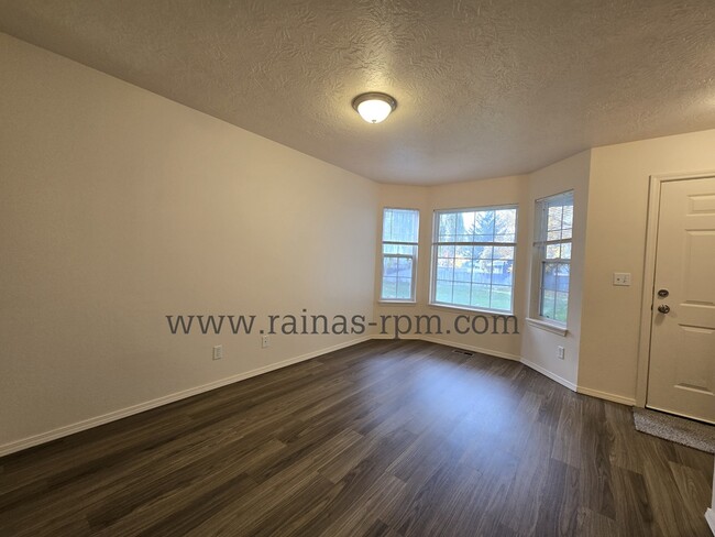 Building Photo - 1885 N Allumbaugh St