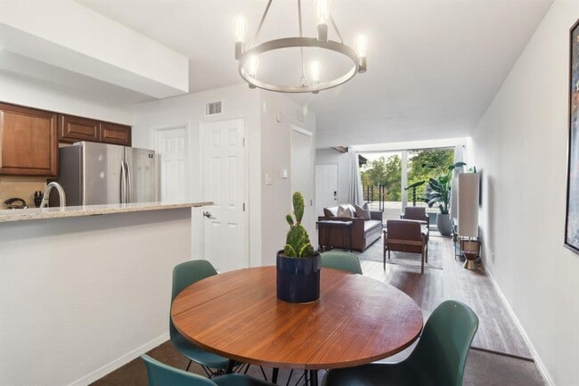 Building Photo - 1501 Rockdale Cir