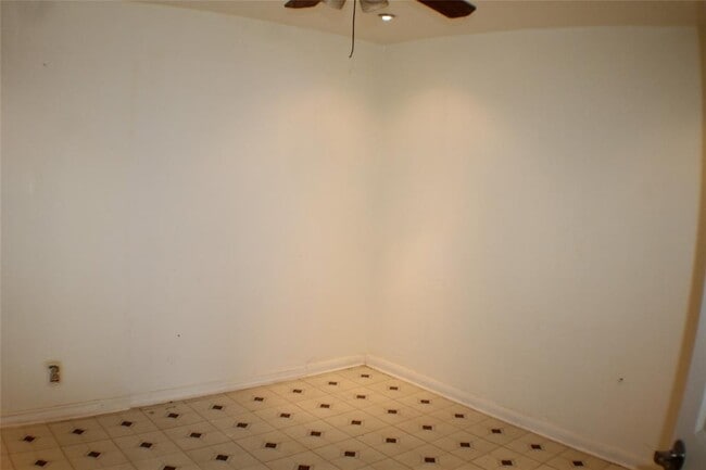 Building Photo - 7014 Fairway Dr