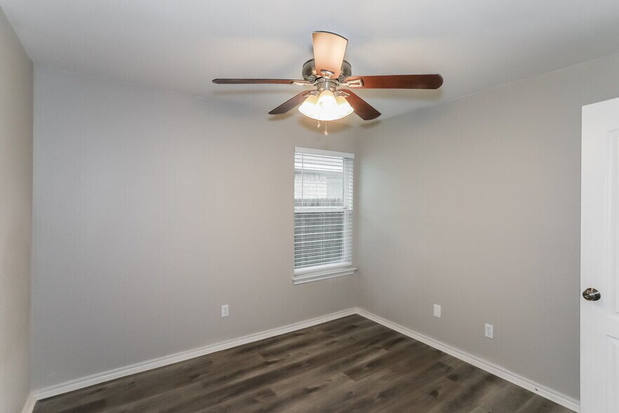 Building Photo - 3016 Casa Bella Dr