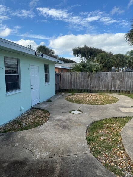 Building Photo - 108 Lantana Ave