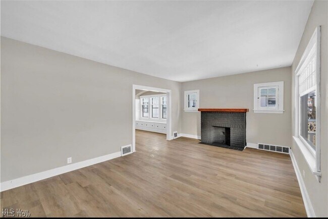 Building Photo - 3522 E 154th St